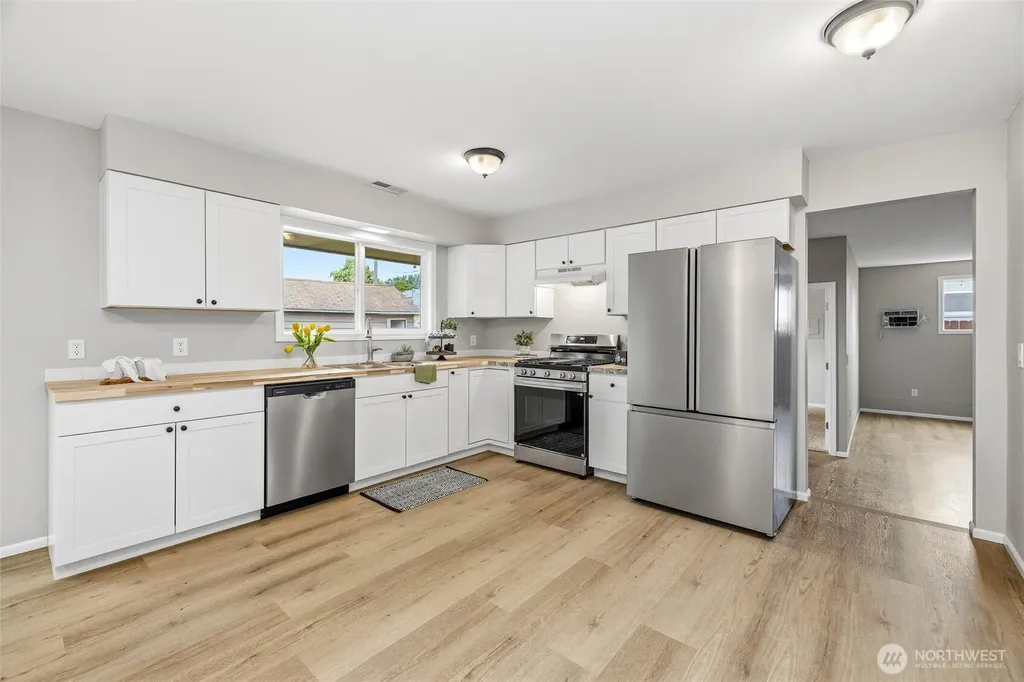 230 Cleveland Avenue Sumas WA 98295