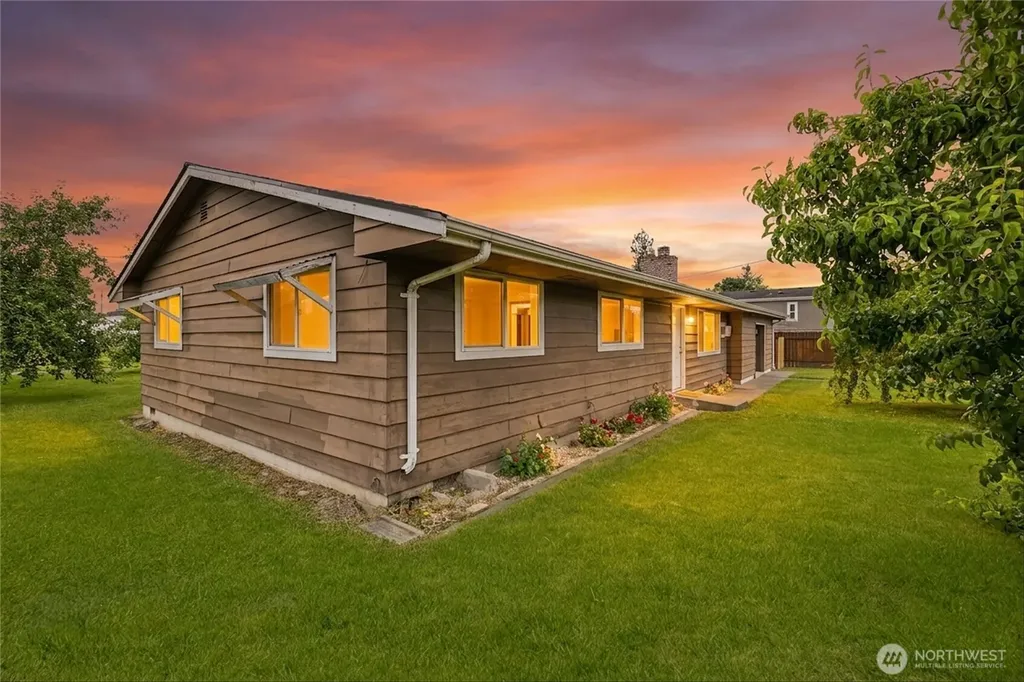 230 Cleveland Avenue Sumas WA 98295