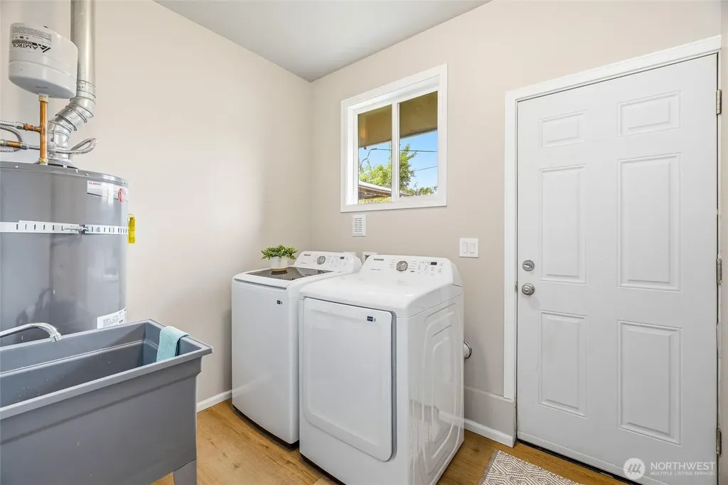 230 Cleveland Avenue Sumas WA 98295