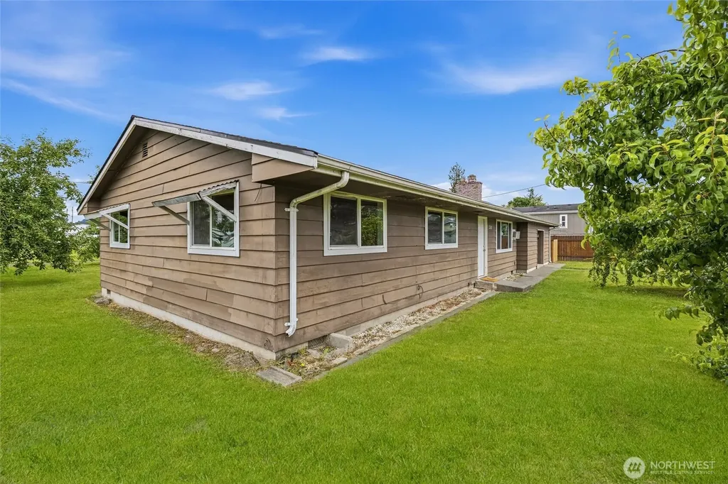 230 Cleveland Avenue Sumas WA 98295