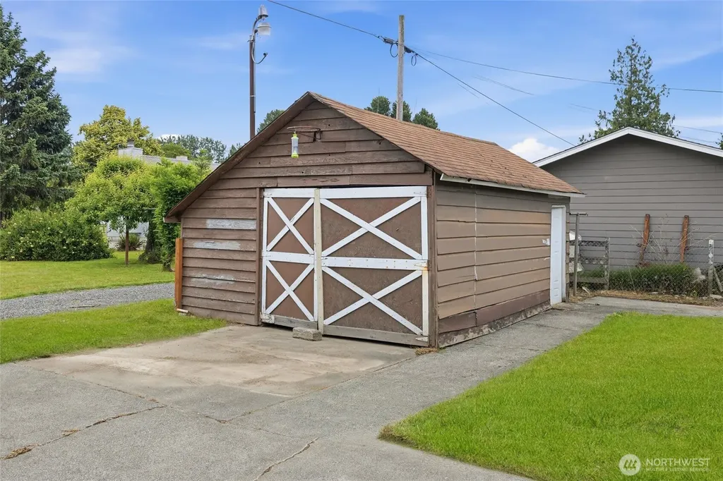 230 Cleveland Avenue Sumas WA 98295