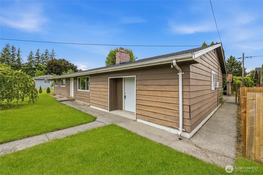 230 Cleveland Avenue Sumas WA 98295