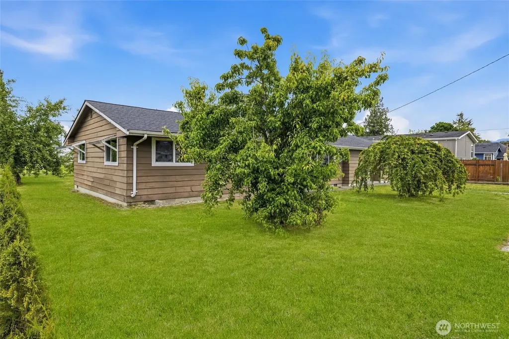 230 Cleveland Avenue Sumas WA 98295