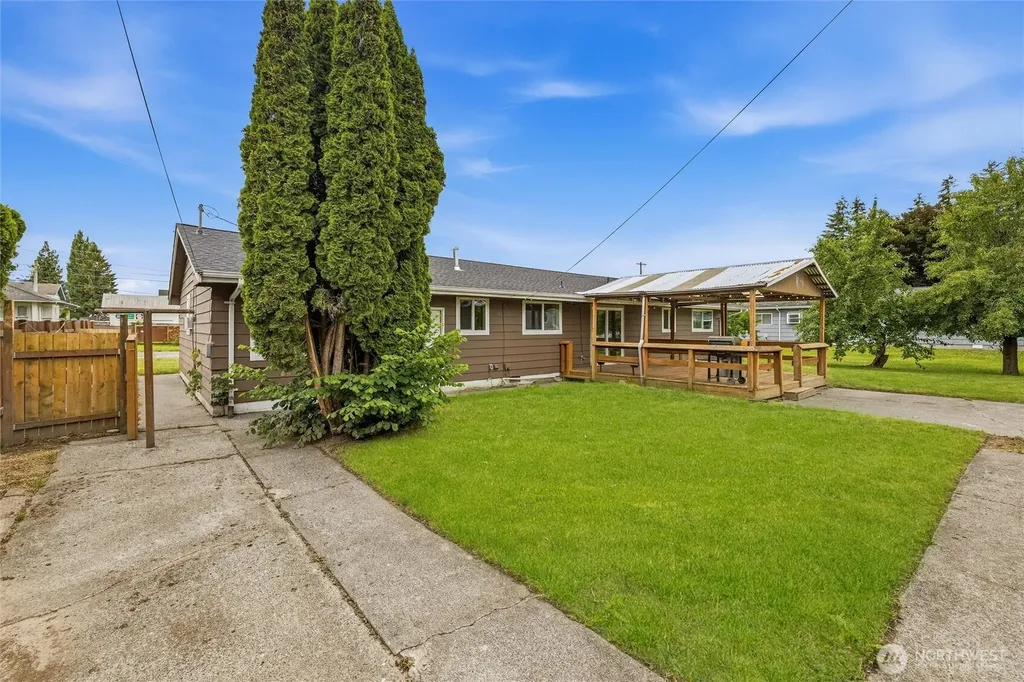 230 Cleveland Avenue Sumas WA 98295