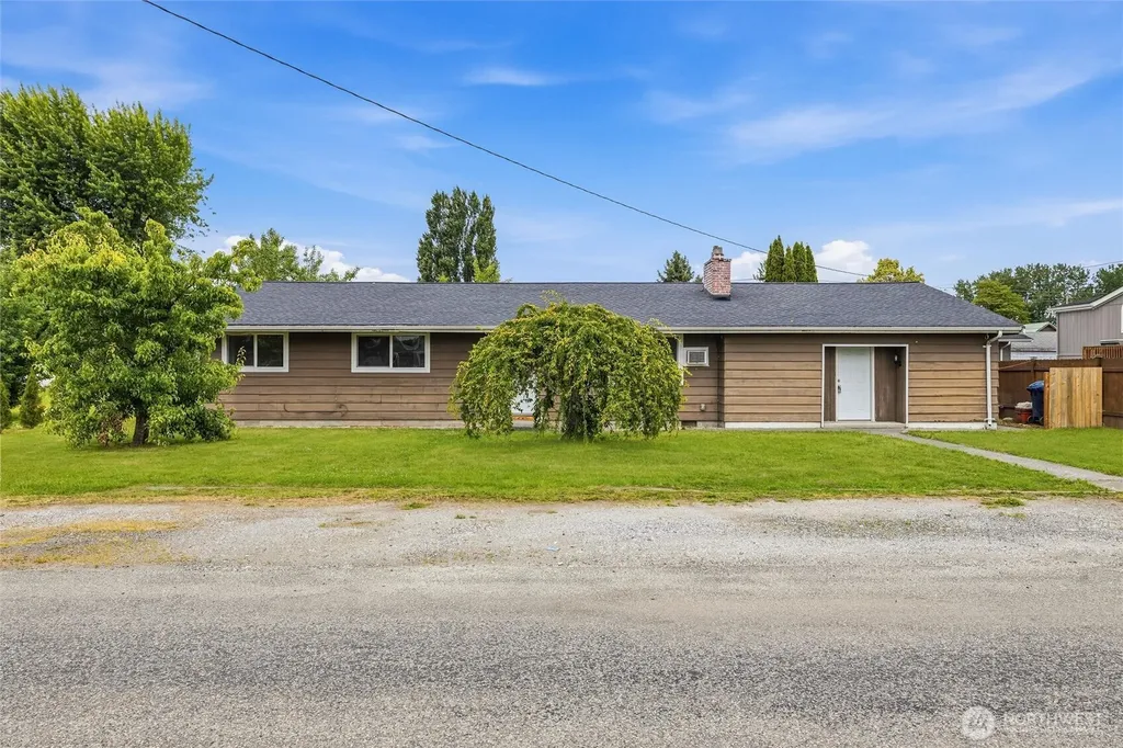 230 Cleveland Avenue Sumas WA 98295