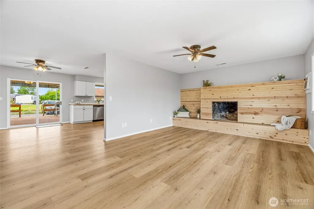 230 Cleveland Avenue Sumas WA 98295