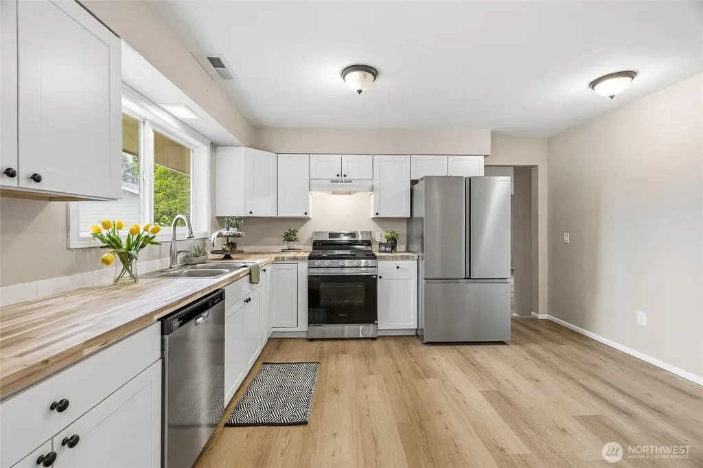 230 Cleveland Avenue Sumas WA 98295