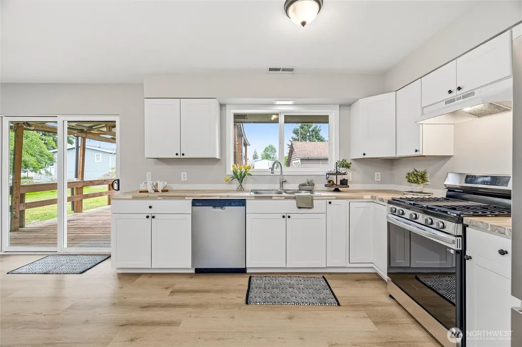 230 Cleveland Avenue Sumas WA 98295