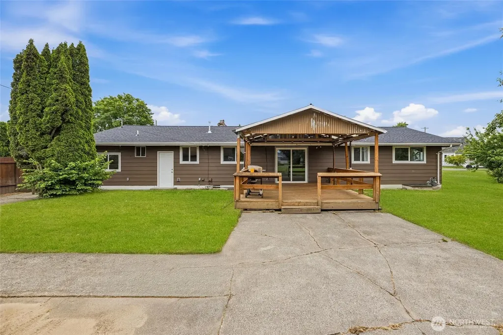 230 Cleveland Avenue Sumas WA 98295
