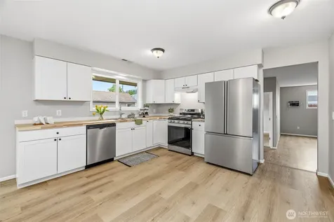 230 Cleveland Avenue Sumas WA 98295