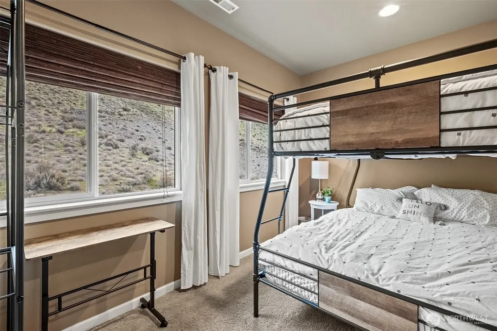 23325 Sunserra Loop NW Quincy WA 98021