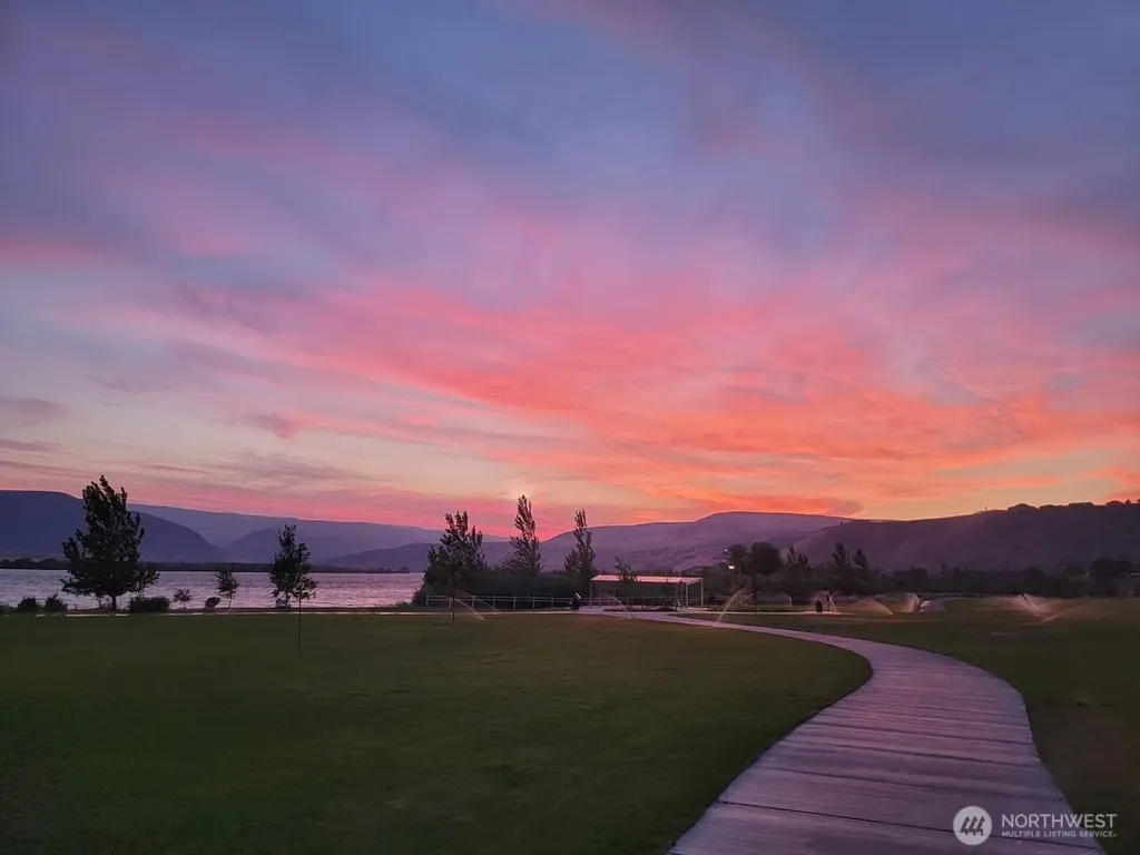 23325 Sunserra Loop NW Quincy WA 98021