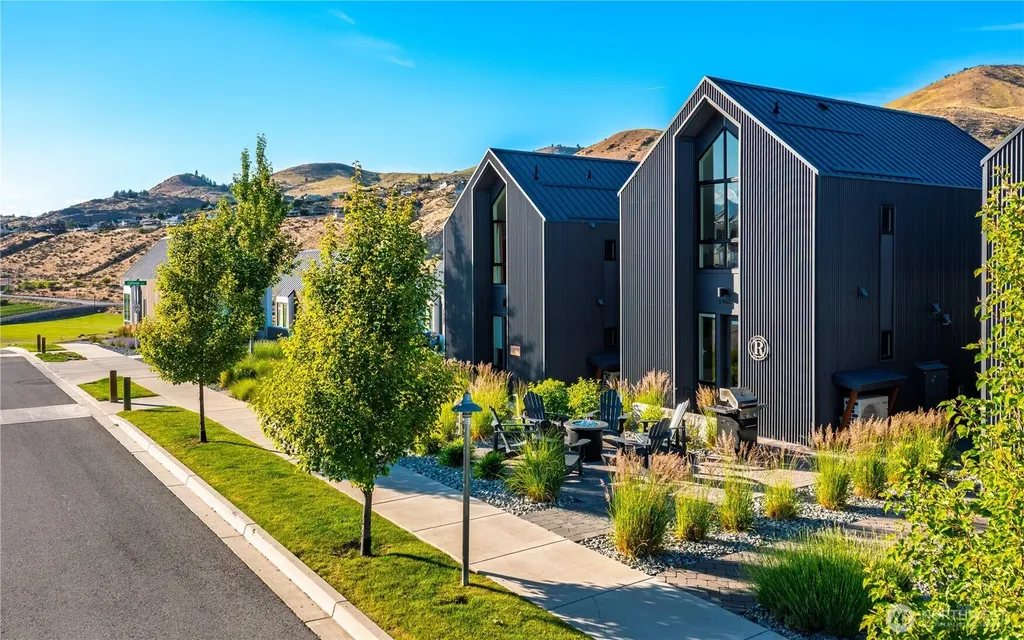 1462 Bighorn Way Chelan WA 98816