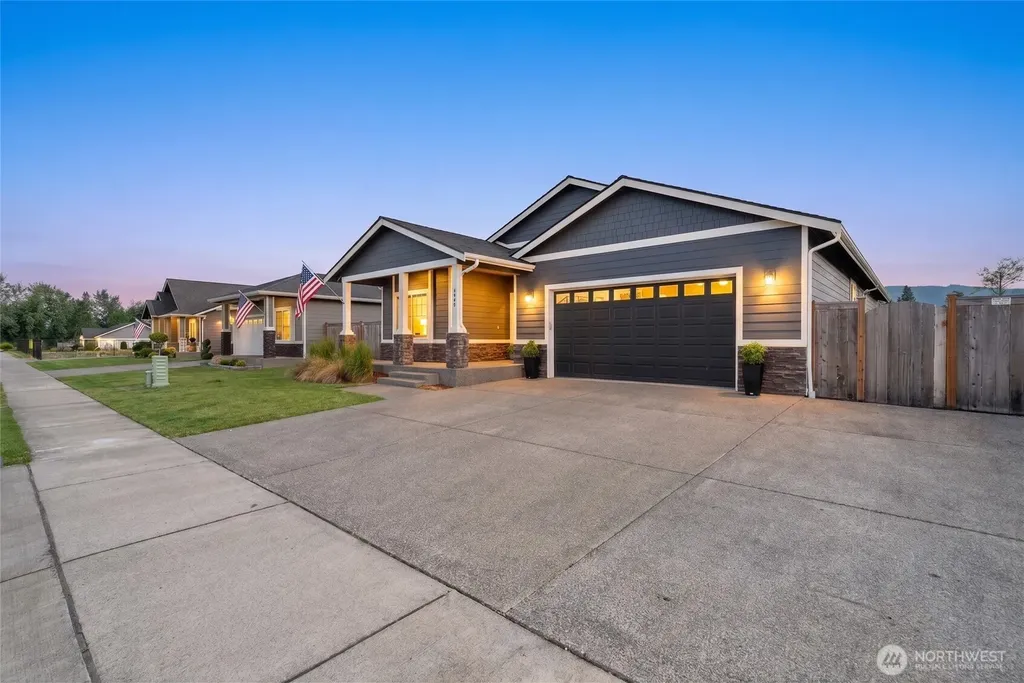 3489 Division Street Enumclaw WA 98022