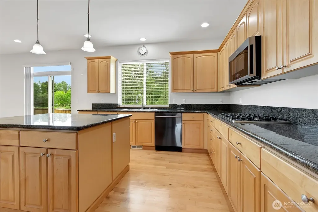 1522 Daffodil Avenue NE Orting WA 98360