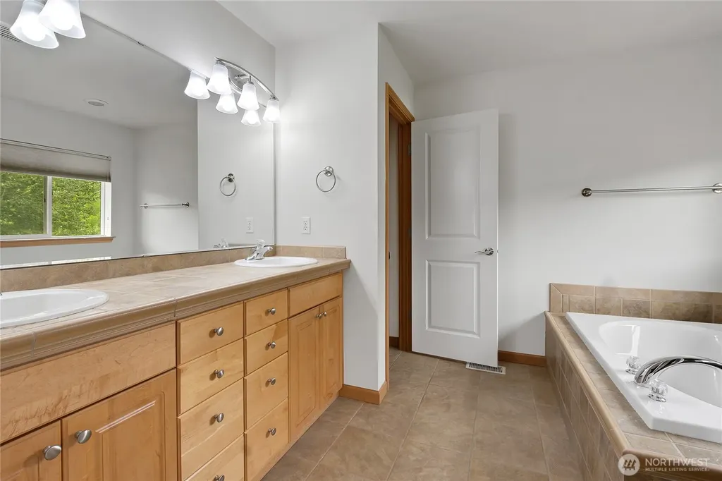 1522 Daffodil Avenue NE Orting WA 98360