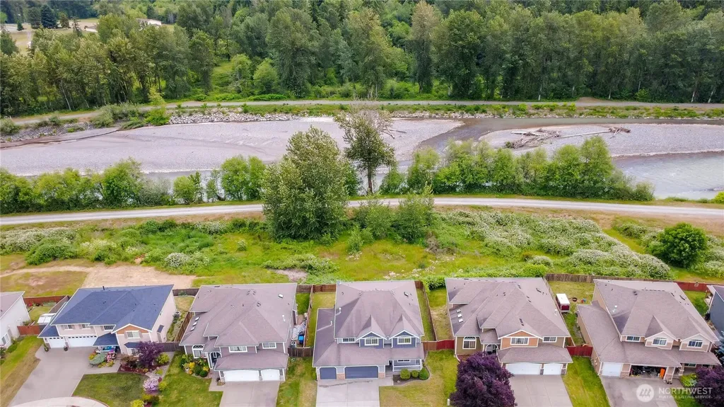 1522 Daffodil Avenue NE Orting WA 98360