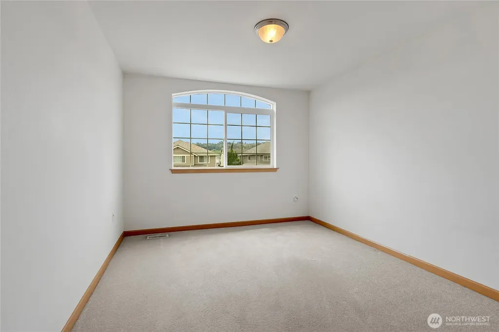 1522 Daffodil Avenue NE Orting WA 98360