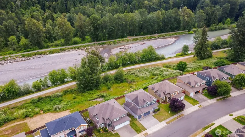 1522 Daffodil Avenue NE Orting WA 98360
