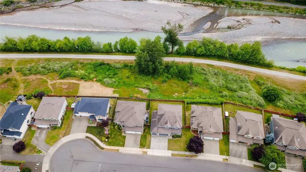 1522 Daffodil Avenue NE Orting WA 98360