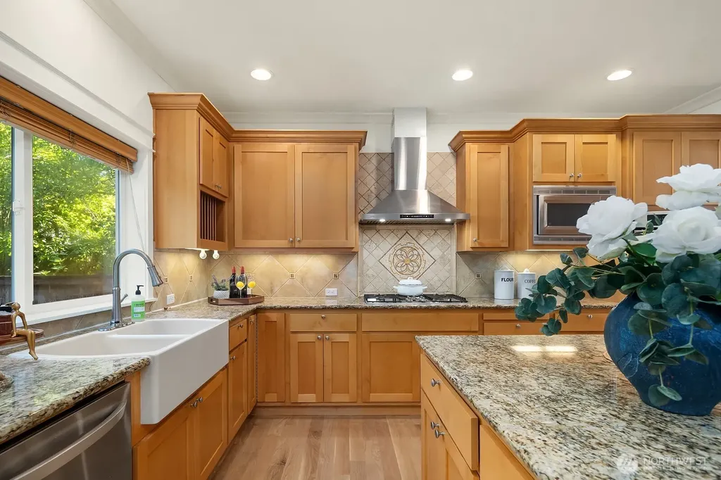 16137 Northup Way Bellevue WA 98008