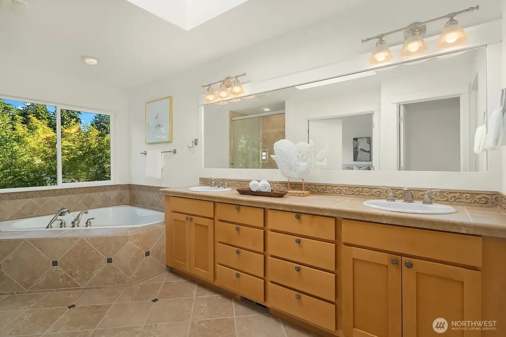 16137 Northup Way Bellevue WA 98008