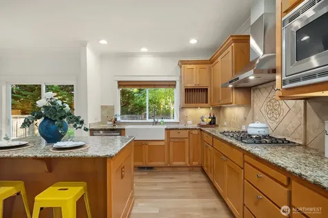 16137 Northup Way Bellevue WA 98008
