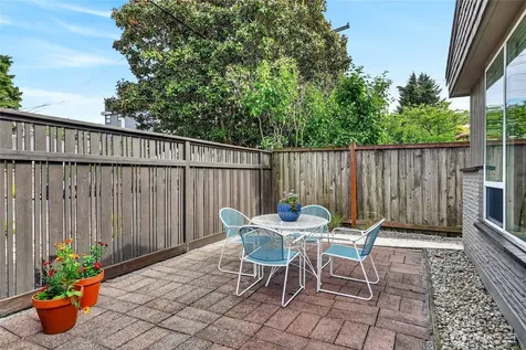 3039 61st Avenue SW Seattle WA 98116