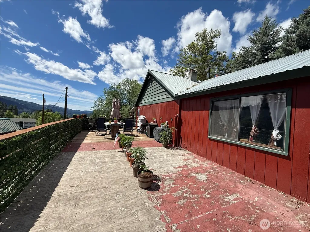 54 N Klondike Road Republic WA 99166