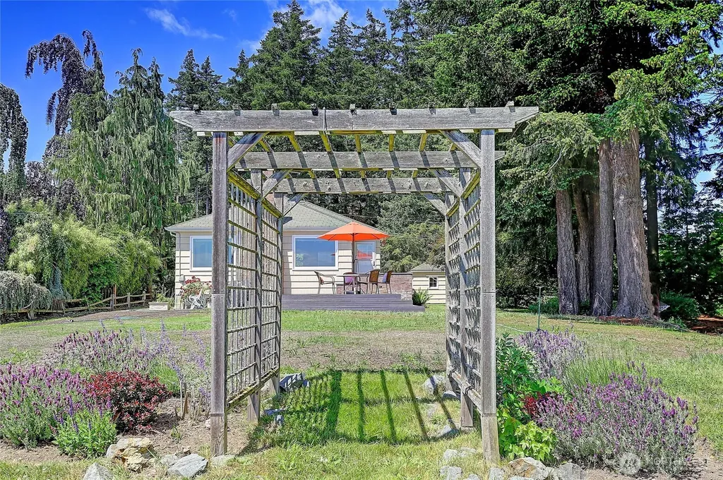 562 Moe Road Camano Island WA 98282