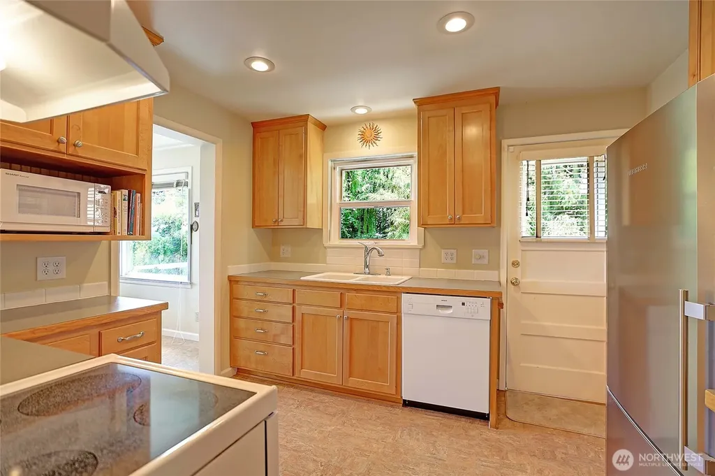 562 Moe Road Camano Island WA 98282