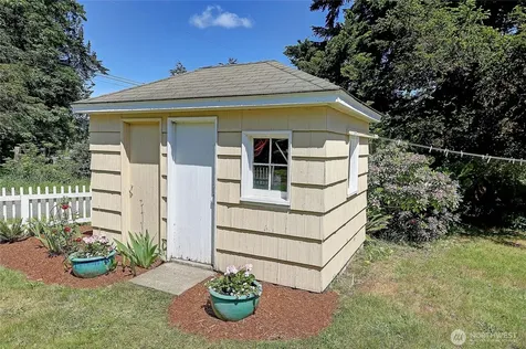 562 Moe Road Camano Island WA 98282