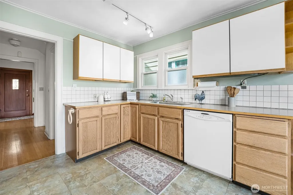 8248 16th Avenue NE Seattle WA 98115