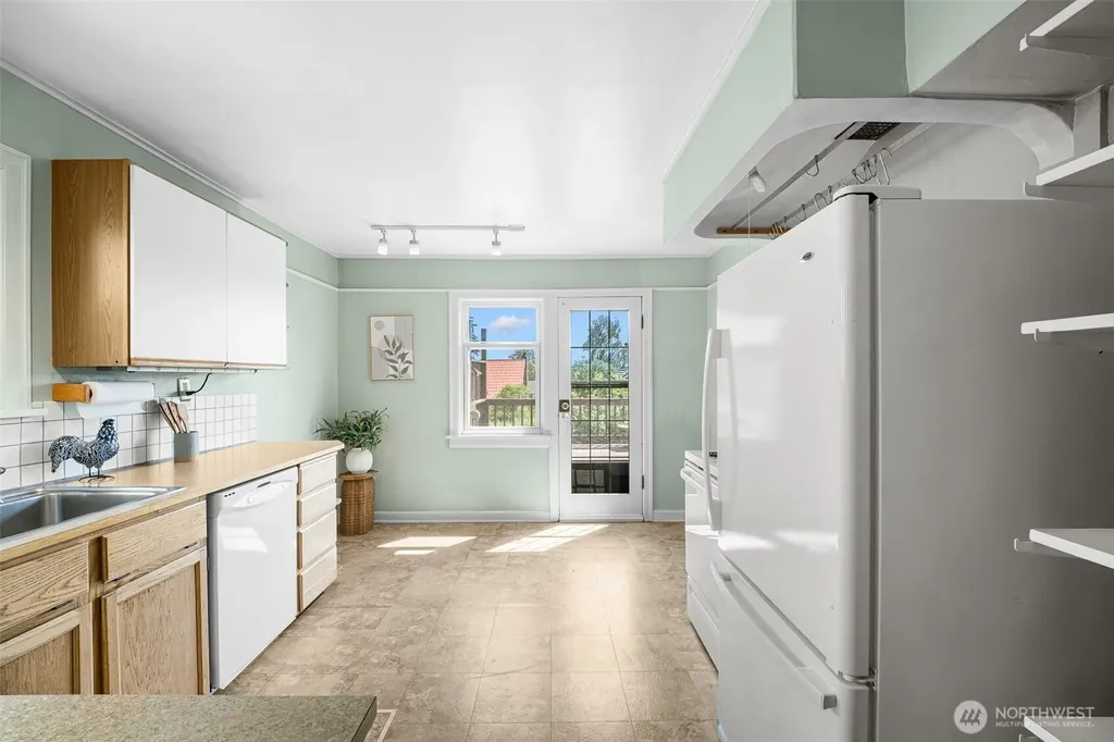 8248 16th Avenue NE Seattle WA 98115