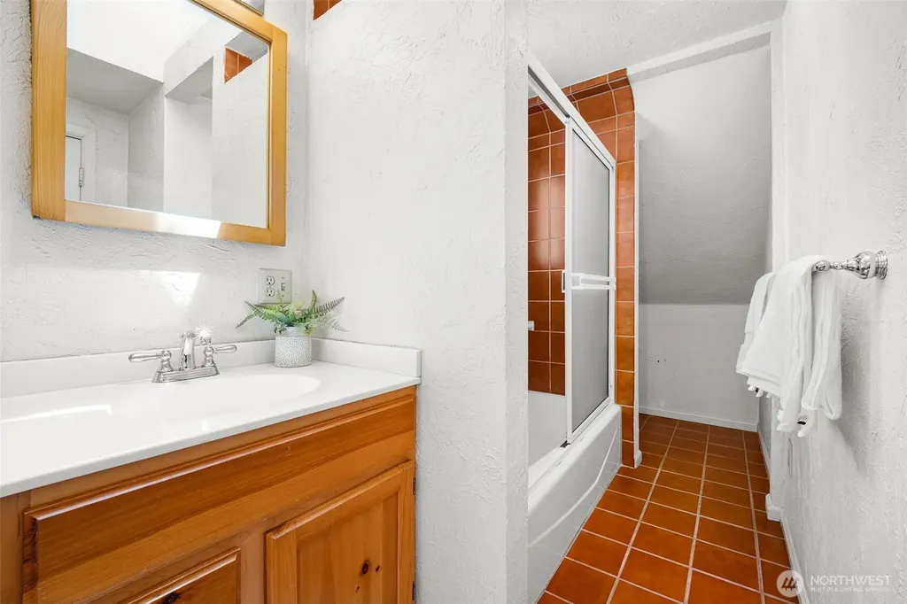 8248 16th Avenue NE Seattle WA 98115