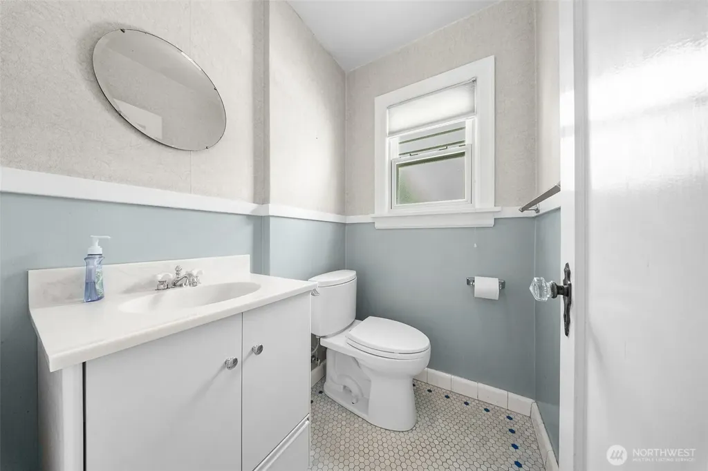 8248 16th Avenue NE Seattle WA 98115