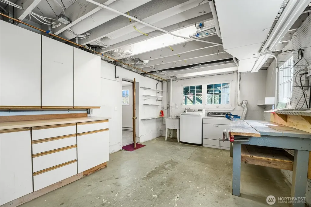 8248 16th Avenue NE Seattle WA 98115