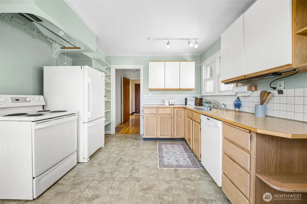 8248 16th Avenue NE Seattle WA 98115