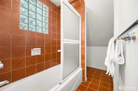8248 16th Avenue NE Seattle WA 98115