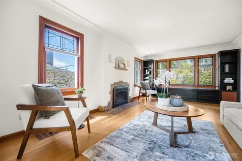 8248 16th Avenue NE Seattle WA 98115