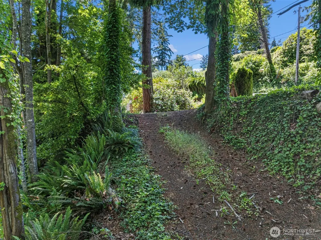 14447 Crescent Valley Road NE Olalla WA 98359