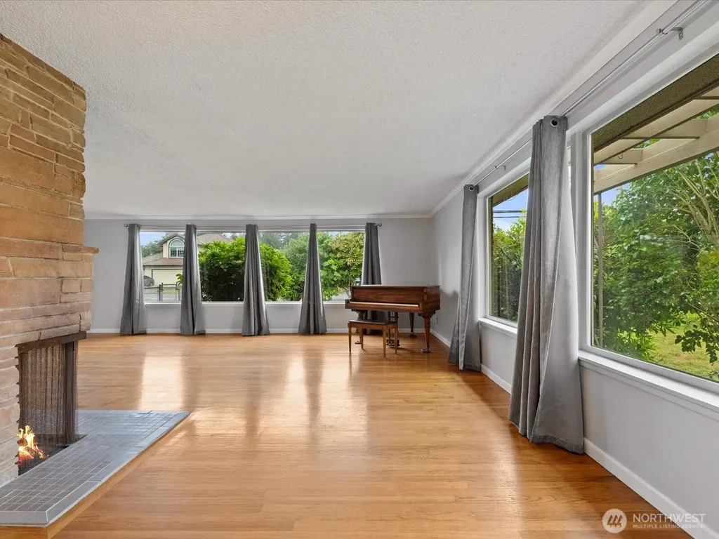 23206 84th Avenue W Edmonds WA 98026