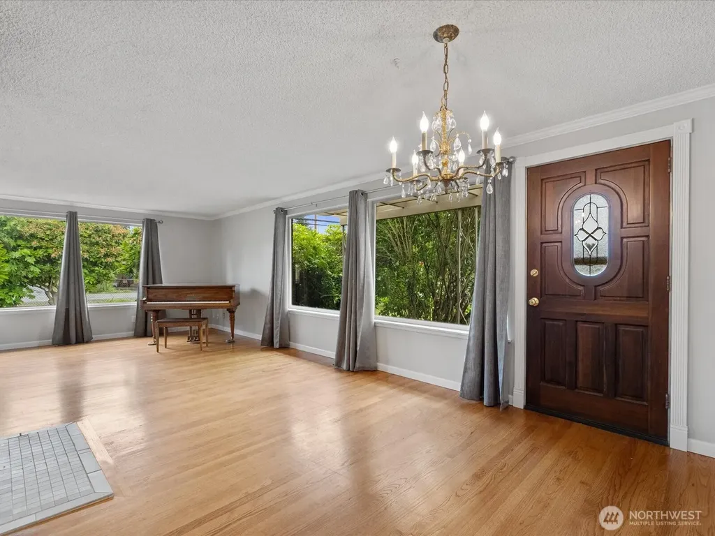 23206 84th Avenue W Edmonds WA 98026