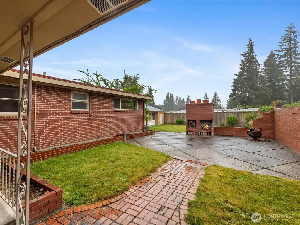 23206 84th Avenue W Edmonds WA 98026
