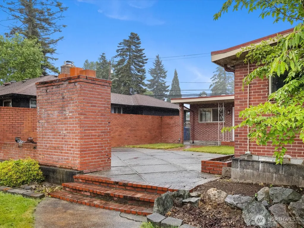 23206 84th Avenue W Edmonds WA 98026