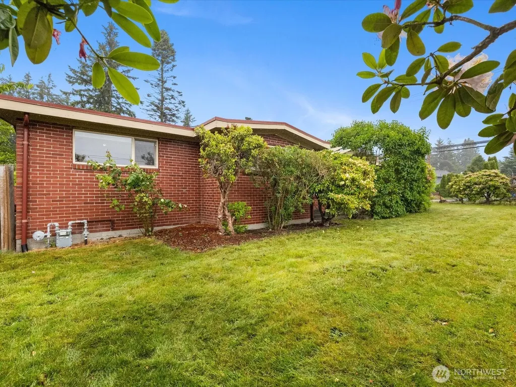 23206 84th Avenue W Edmonds WA 98026