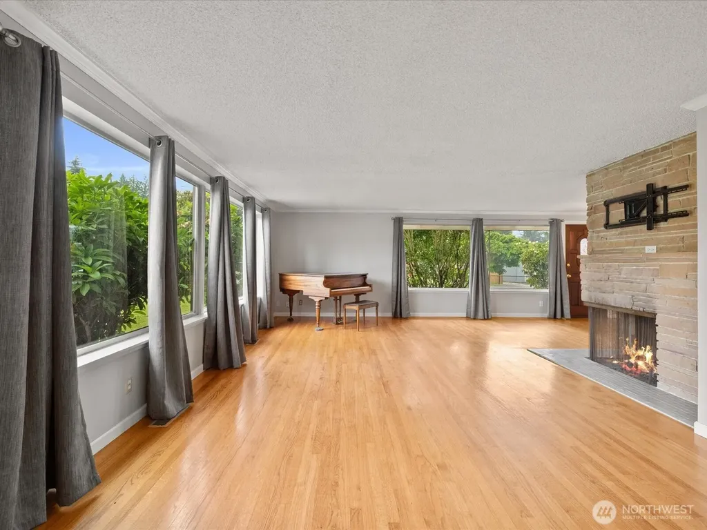 23206 84th Avenue W Edmonds WA 98026