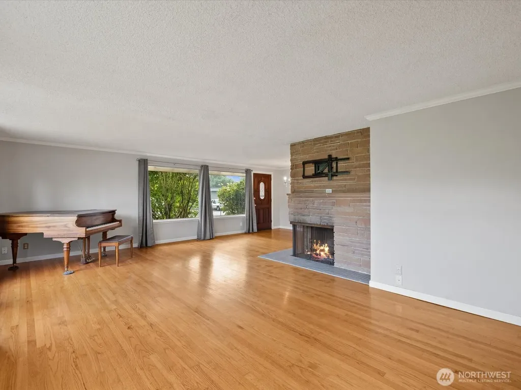 23206 84th Avenue W Edmonds WA 98026