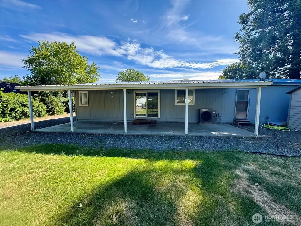 1218 S 3rd Street Dayton WA 99328