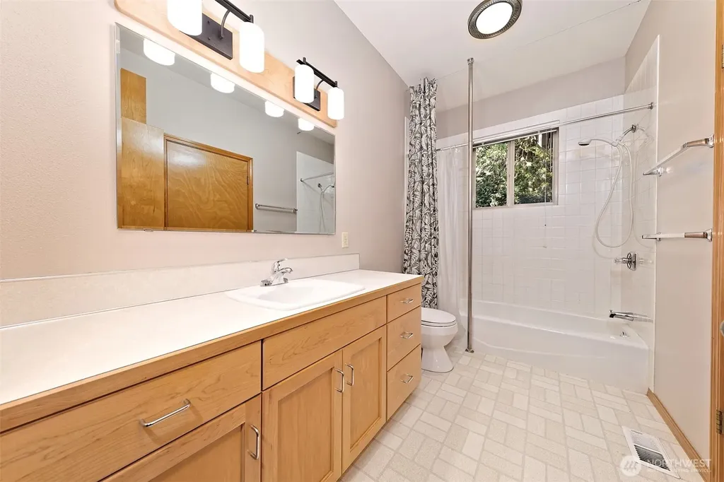 898 SE Dahman Road Shelton WA 98584